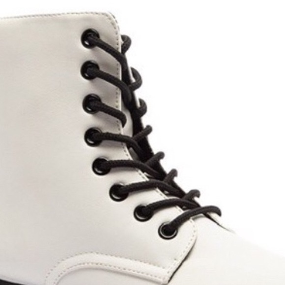 QUPID Raffi White Lace Up Chunky Lug Combat Boots - Picture 8 of 11